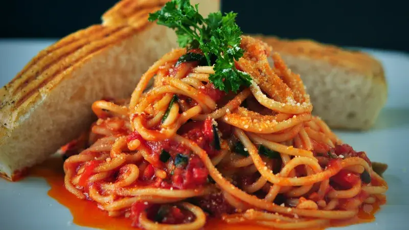 Těstoviny s tuňákovou omáčkou