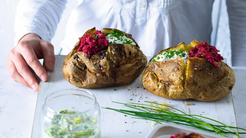 Pečená brambora s různými náplněmi