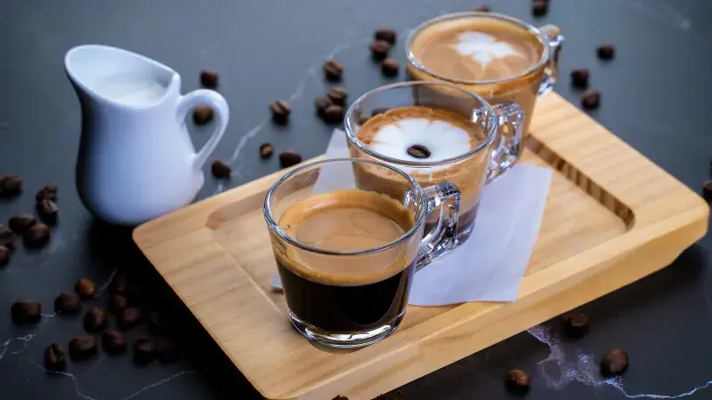 Espresso, espresso macchiato a flat white