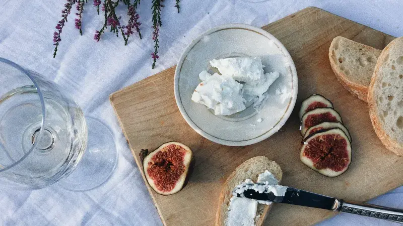 chléb s ricottou a fíky