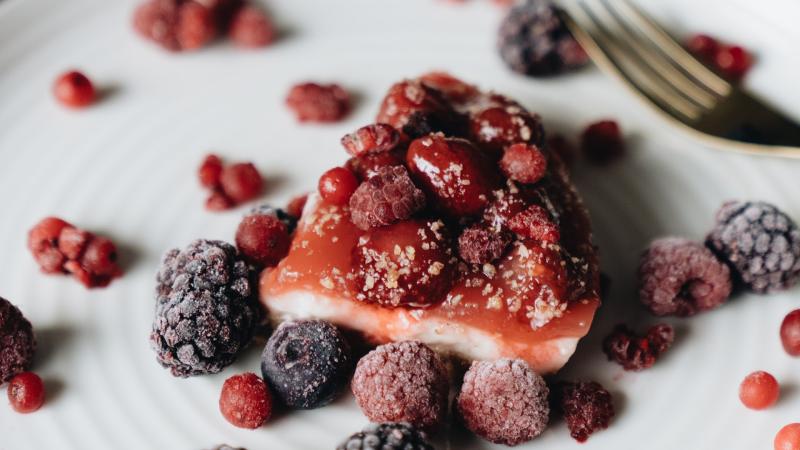 Jednoduchý cheesecake s jahodovou polevou