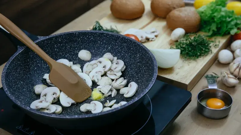 restování hub na másle