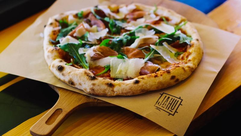 pizza s prosciutem