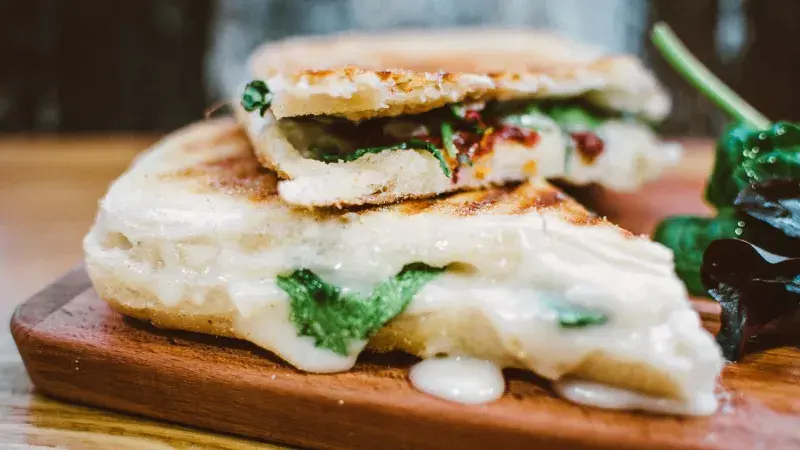 sendvič s grilovaným sýrem