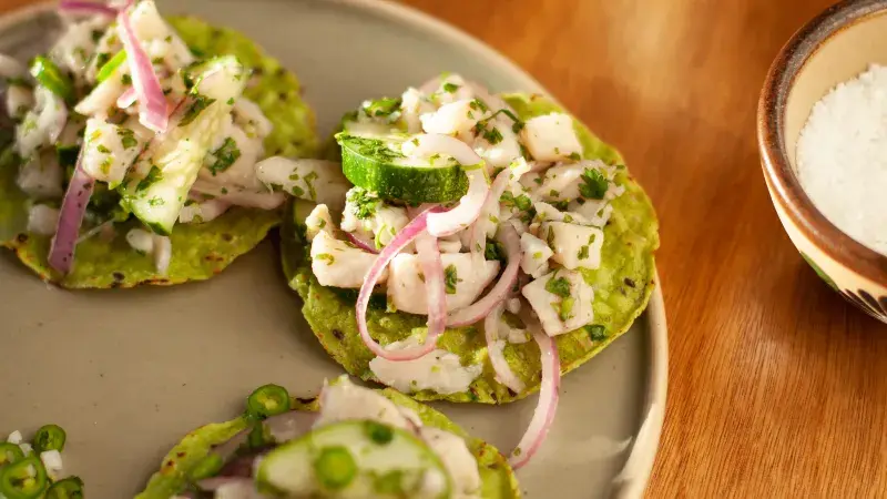 kukuřičné placky s cuketou a sýrem