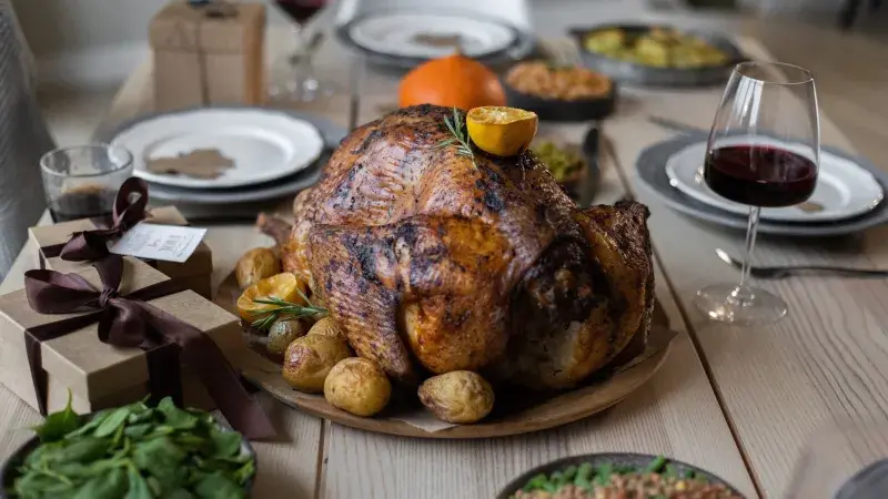 Pečený krocan na vánoční hostině