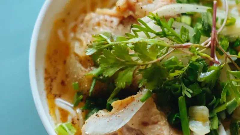 nudlová polévka s bylinkami