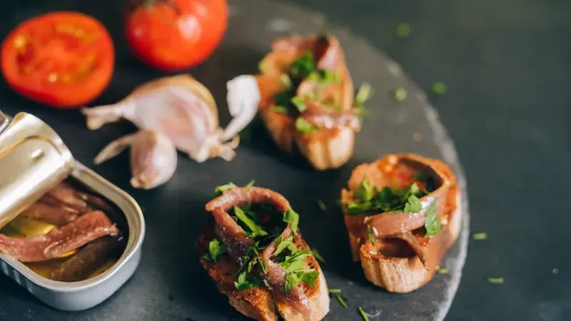 jednohubky s ančovičkami