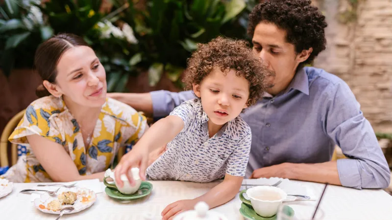 Patří děti do restaurace? Otázka, která budí emoce