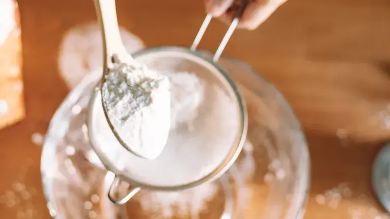 prosívání mouky nebo cukru