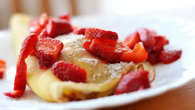 palačinky s jahodami