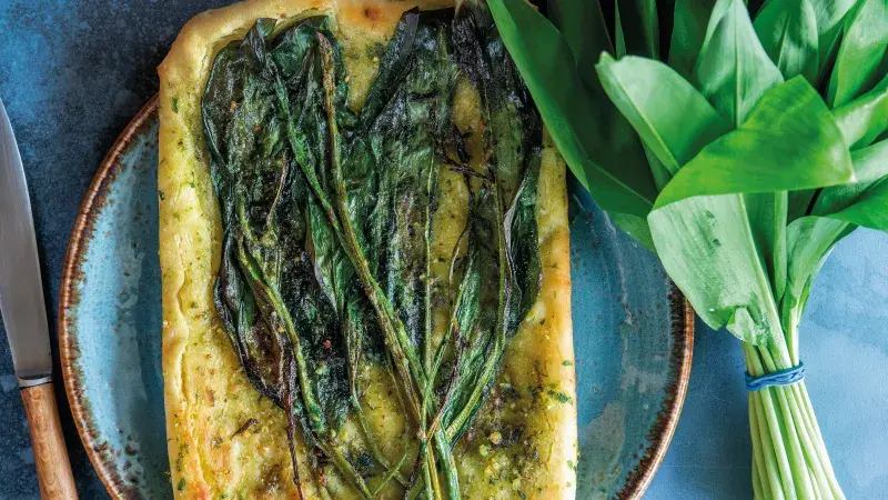 Plochý chléb s medvědím česnekem