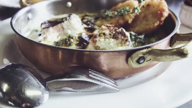 Zapečené plátky krkovice se smetanovými brambory