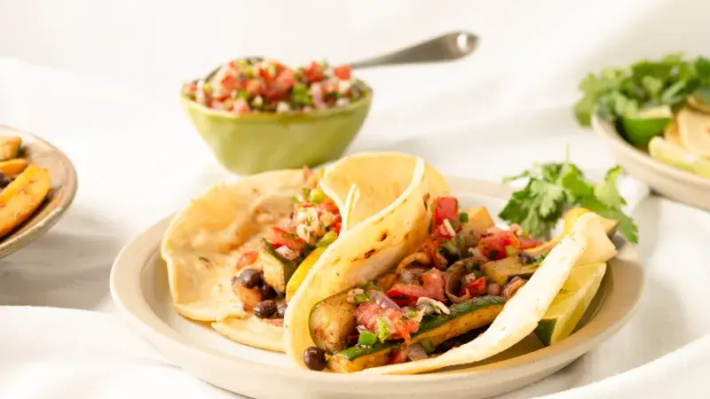 Mexické tacos a rajčatová salsa pico de gallo