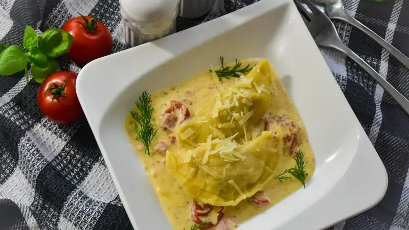 Domácí těstoviny se špenátem a šalvějovým máslem