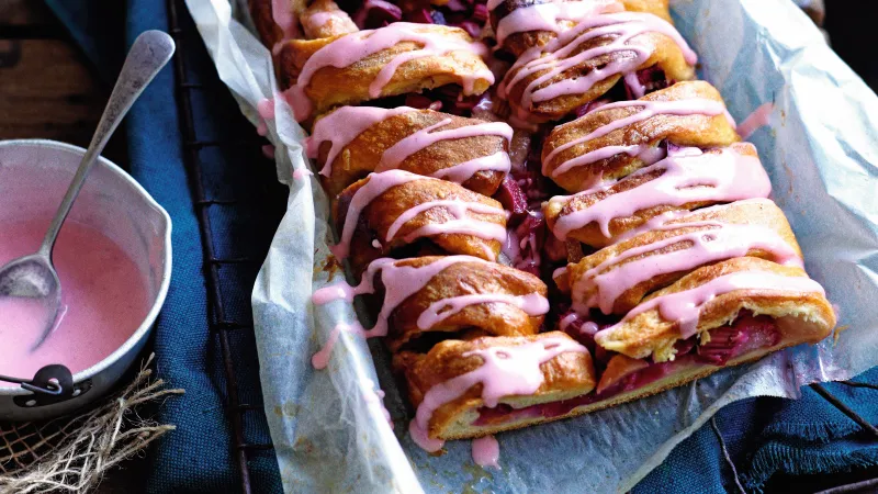 Rebarborovo-hrušková kynutá buchta