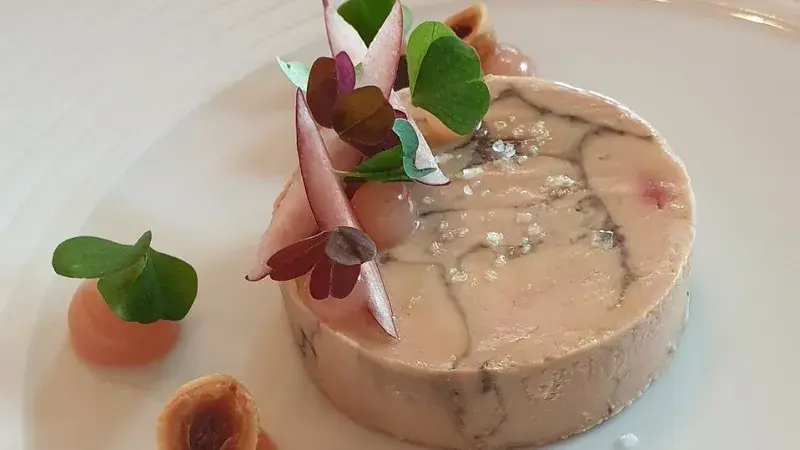 Paštika z kachních jater s brusinkami