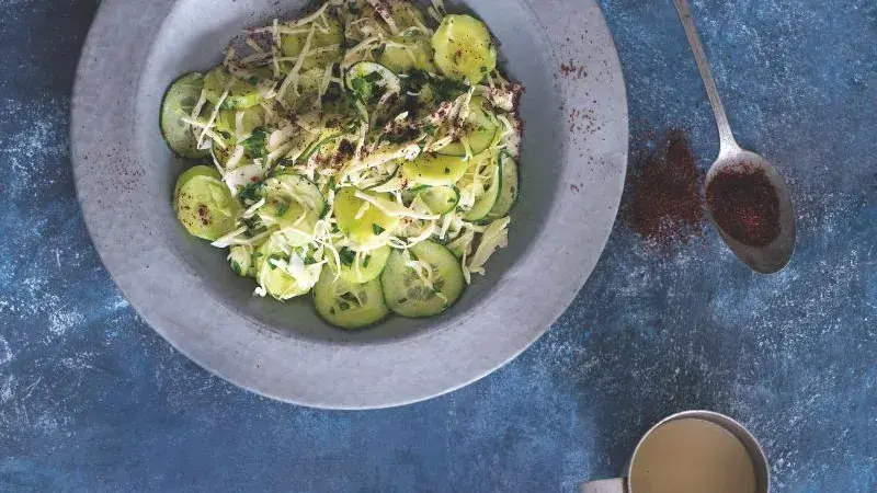 Salát s okurkou