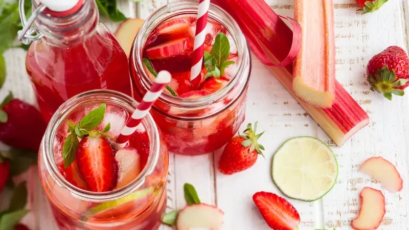 Rebarborovo-jahodová limonáda