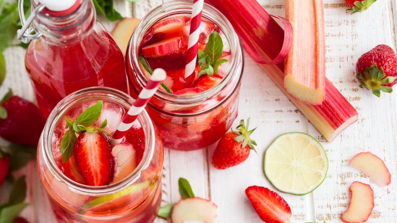 Rebarborovo-jahodová limonáda