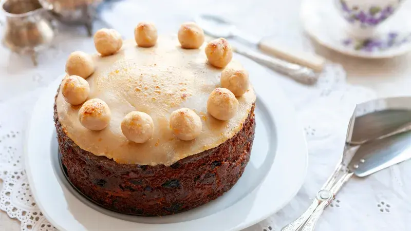 Simnel cake se původně pekl jako dárek pro maminku