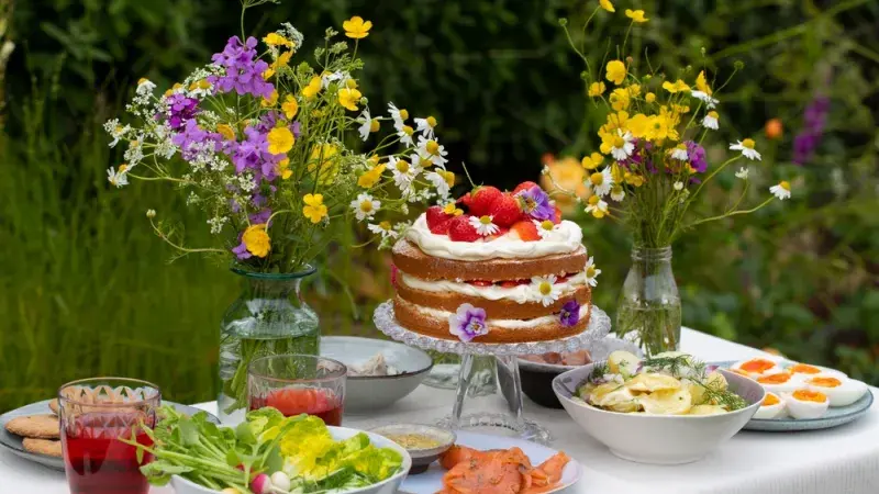 Letní hostina v zahradě