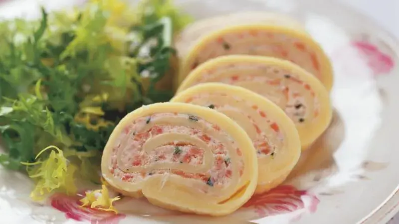 Sýrová roláda s uzeným lososem a řeřichou