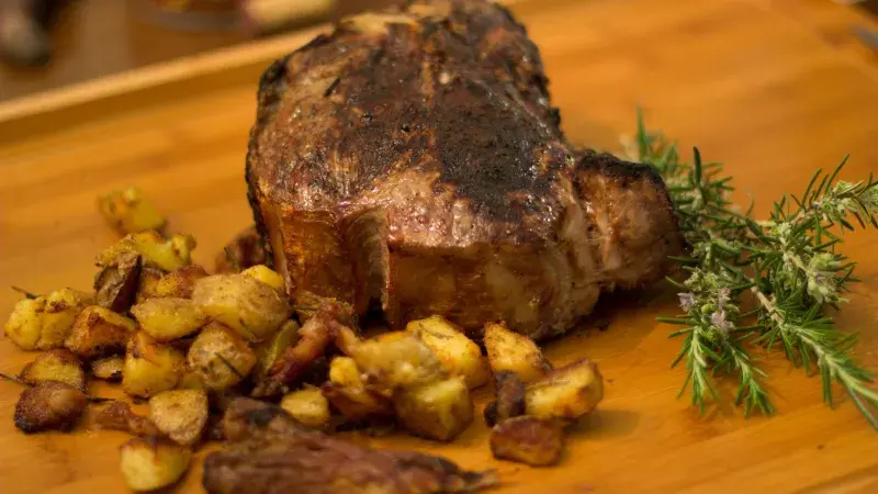 Pečeně s jablky a rozmarýnem