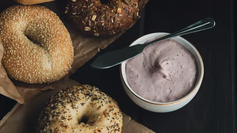 Vynikající pomazánka z tofu a lahůdkového droždí