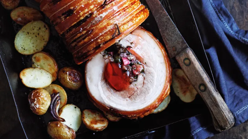 Vepřová roláda s rebarborovou náplní a rebarborovým želé s rozmarýnem