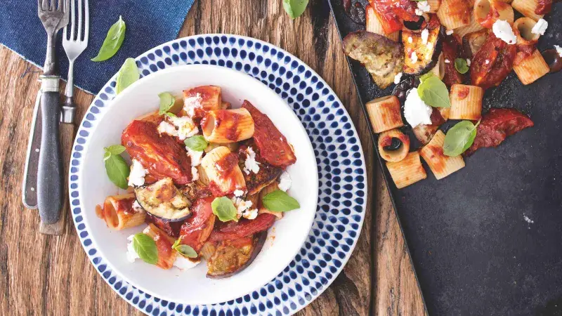 Rigatoni s omáčkou alla Norma z trouby