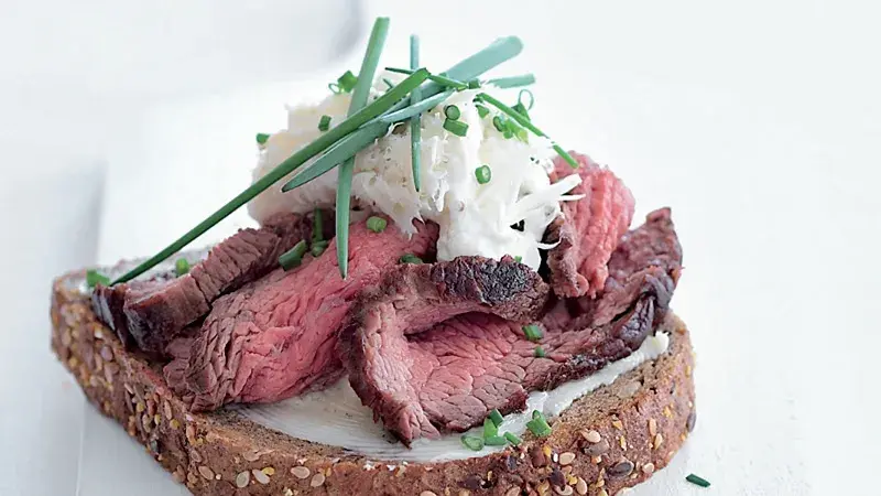 rostbífový sendvič