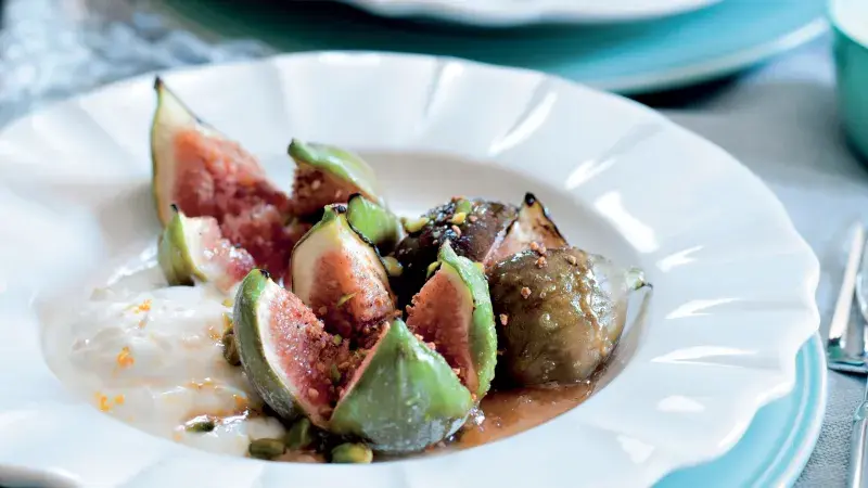 Hruškový cheesecake v medovníku