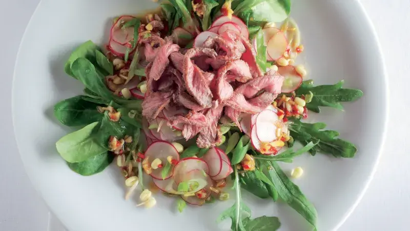 Salát se steakem v asijském stylu