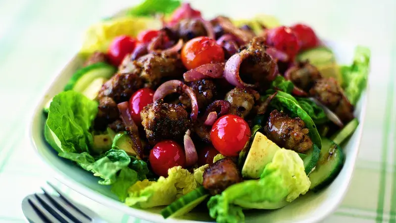 Horký salát s uzeninou