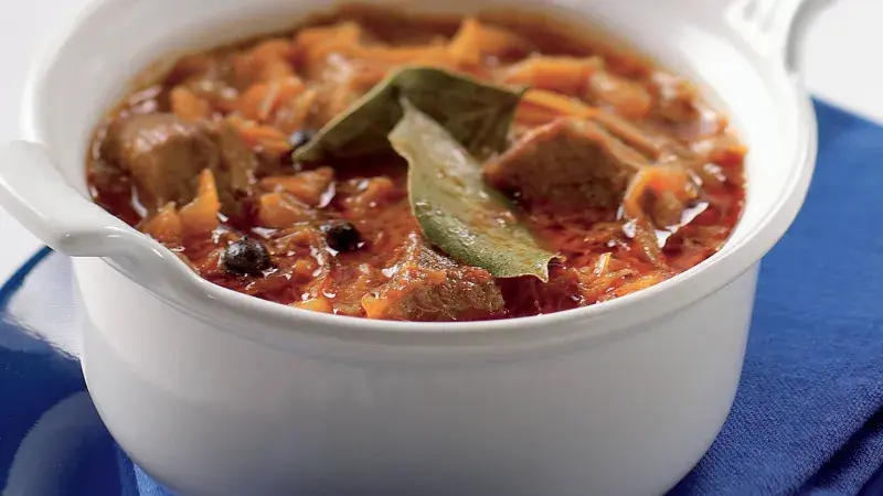 Segedínský guláš se zakysanou smetanou