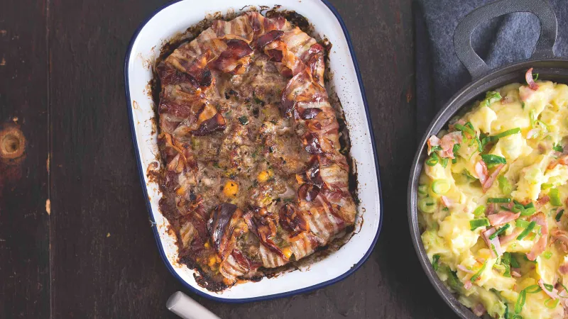 Lahůdková sekaná se sýrovými šťouchanými bramborami