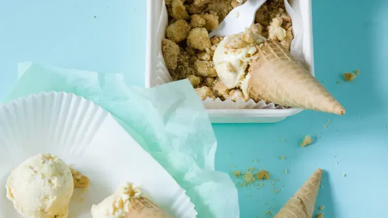 Jablečné semifreddo s drobenkou