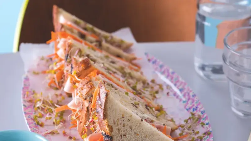 Sendvič s krůtí šunkou a mrkví