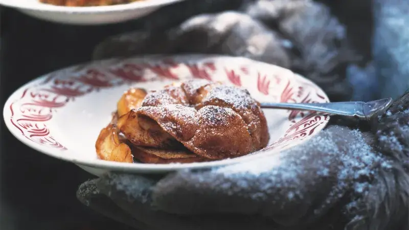 Croissant s karamelovými jablky