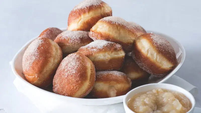 Skořicové koblihy s jablečným pyré