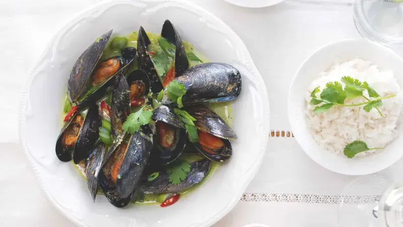 Slávky s domácí kari pastou a kokosovou rýží