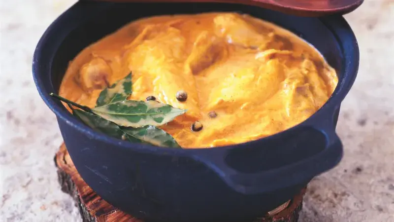 Slepice na paprice se smetanou a noky