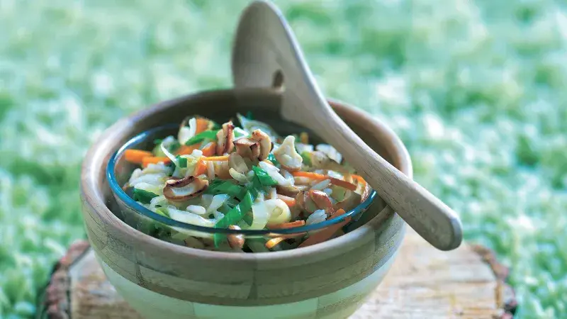 Ovesná kaše s karamelizovanými jablky a griliášem