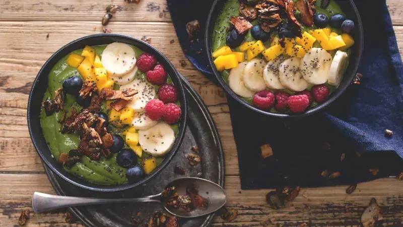 Snídaňová miska s avokádem