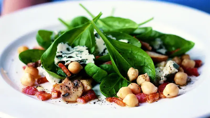 Jarní špenátový salát