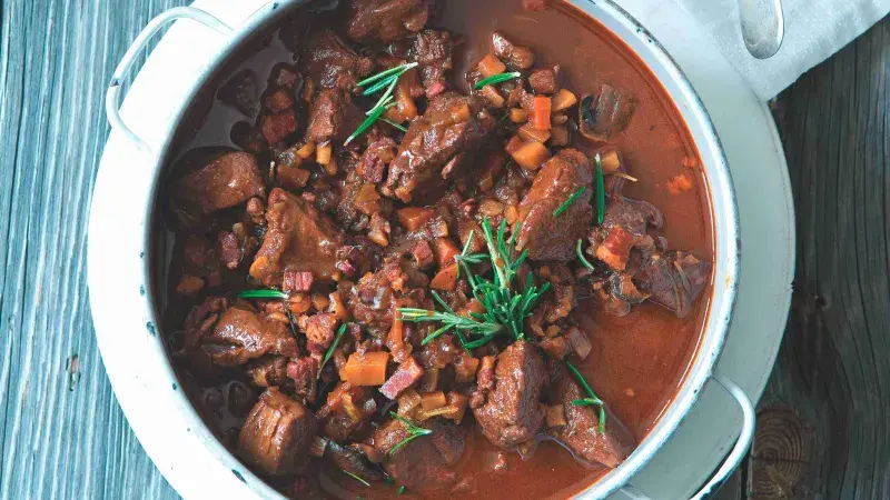 Srnčí ragú na víně