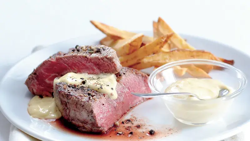 Steak s omáčkou z pečeného česneku