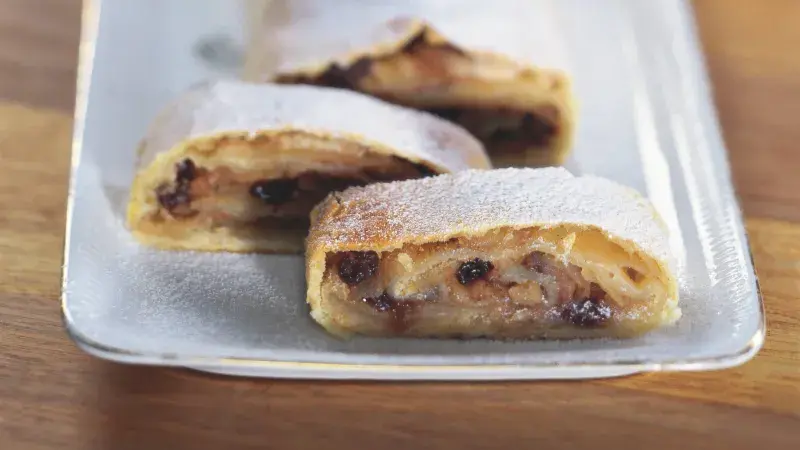 Tažený jablečný štrúdl