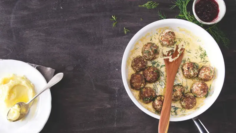 Švédské masové kuličky ve smetanové omáčce